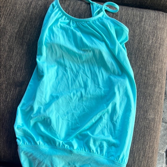 Aqua Blue Lululemon  tank top with built in bra. Loose on bottom. Size 4 - Picture 1 of 4